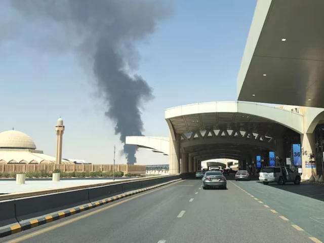 Smoke Rises Near Riyadh Airport as Houthis Claim Attacks on Capital