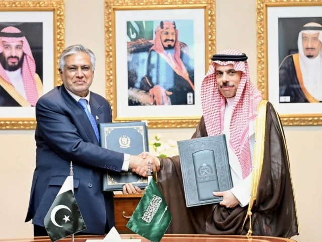 Pakistan and Saudi Arabia Sign Visa Waiver for Official Passports